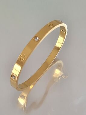 18 Gold Plated Gold Crystal Accent Women's Bangle Bracelet